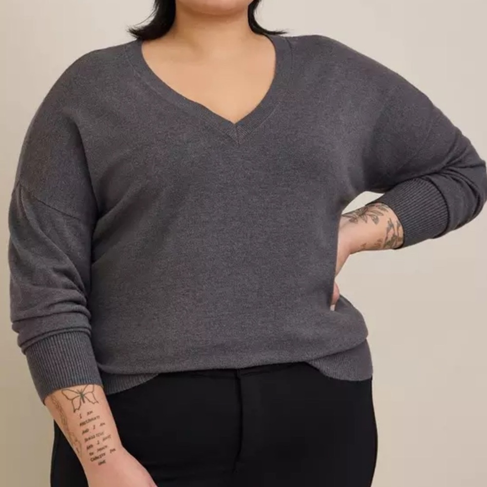 Torrid Everyday Soft Pullover Tunic Crew Sweater Charcoal Size 2 (18/20) V-Neck